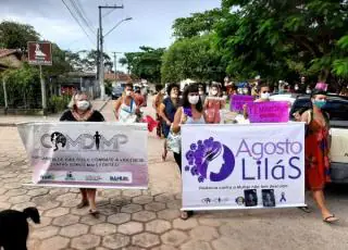 Moradores de Cumuruxatiba fazem manifestação pedindo justiça pela morte de Érika estuprada e morta na praia