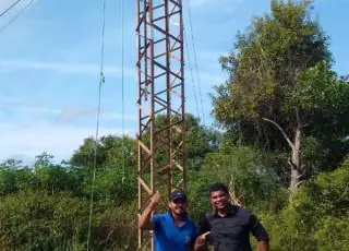 Moradores de Espora Gato comemoram instalação da torre de internet