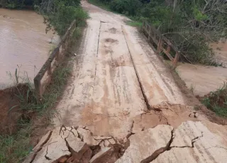 Ponte cai próximo a Duque de Caxias  e moradores de Nova Tribuna sofrem com o tráfego de carretas na estrada de acesso a BR 101