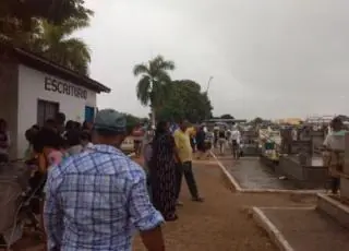 Moradores de Teixeira reverenciam seus mortos no Dia de Finados