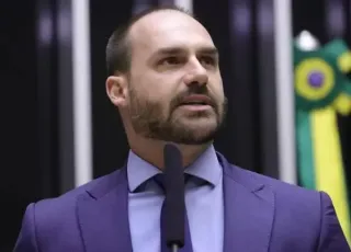Moraes bloqueia contas e Pix de Eduardo Bolsonaro para tentar dificultar ações nos EUA  