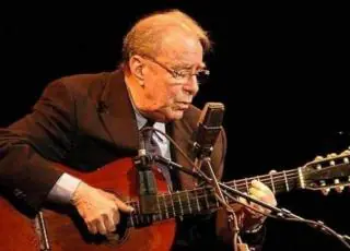 Morre, aos 88 anos, cantor João Gilberto no Rio de Janeiro