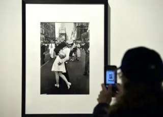 Morre aos 95 anos o marinheiro da icônica foto do beijo em NY