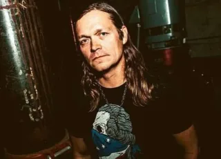 Morre Brad Arnold, vocalista do 3 Doors Down, aos 47 anos  