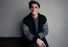 Morre RJ Mitte, astro de 'Breaking Bad', aos 34 anos