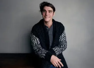 Morre RJ Mitte, astro de 'Breaking Bad', aos 34 anos
