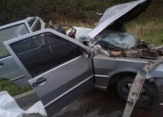 Morte na 101 -Acidente com ônibus de Itabatã  e carro de passeio deixa mortos e feridos na divisa da BA com o ES