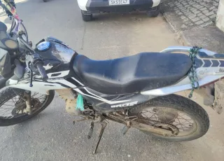 Moto com restrição de roubo é recuperado pela PM em Vereda