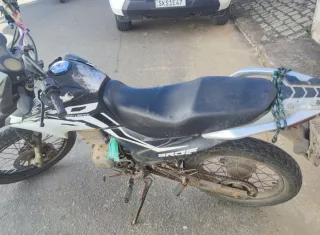 Moto com restrição de roubo é recuperado pela PM em Vereda
