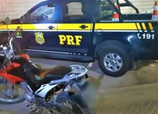 Motocicleta com placa adulterada é apreendida pela PRF em Porto Seguro