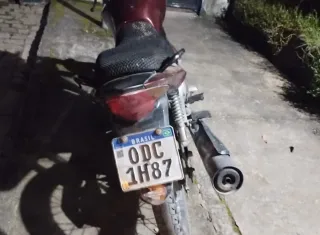 Motocicleta com restrição de furto é recuperada pela Polícia Militar em Teixeira de Freitas