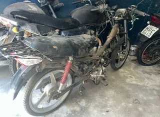 Motocicletas adulteradas e motor roubado são apreendidos em oficina de Itabatã