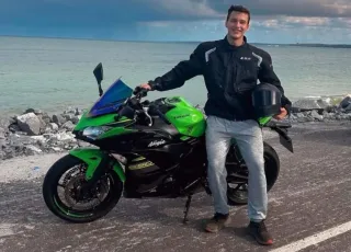 Motociclista de 21 anos morre após colidir de frente com caminhão na BR-101