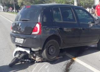 Motociclista é arrastado 15 metros por carro em acidente na BR 101