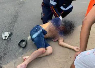 Motociclista fica ferido ao colidir com carro na BA 290. Motorista fugiu do local do acidente