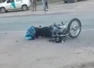 Motociclista morre após se envolver em acidente com carreta na BR 418 em Nova Viçosa