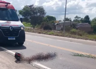 Motociclista morre em acidente após desviar de ônibus e invadir contramão em Eunápolis