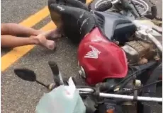 Motociclista tem cabeça esmagada por caminhão na BA-284 em Itamaraju