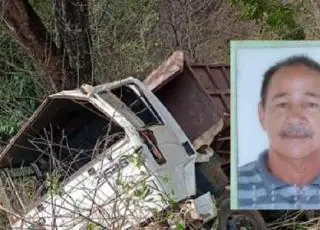 Vídeo -Motorista de caçamba morre após caçamba despencar na ribanceira no interior de Jucuruçu