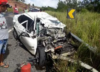 Motorista morre ao bater de frente com carreta na BR 101