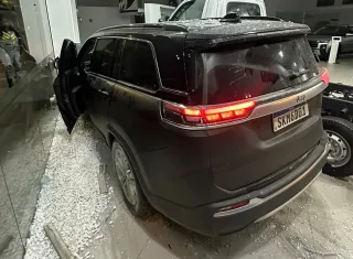 Motorista perde o controle e  invade concessionária Hyundai em Teixeira de Freitas, veja os vídeos