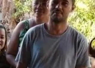 Mototaxista é morto com cerca de 10 tiros de pistolas 380 e .40, em Teixeira de Freitas, esposa da vítima também foi baleada