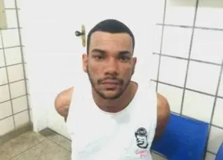 Mototaxista é preso com carro roubado em Teixeira de Freitas