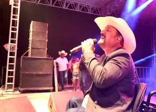 Mucuri: Abertura da Festa da Cidade contou com show de Elias Wagner, clássicos do axé e artistas locais