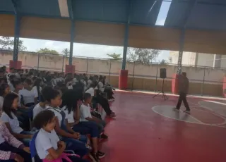 Mucuri - Alunos da escola Luís Eduardo Magalhães participam de palestras sobre ansiedade e dependência química