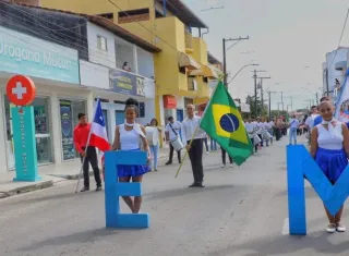 Mucuri celebra a Independência com desfile cívico e passeio ciclístico que reúnem centenas de pessoas