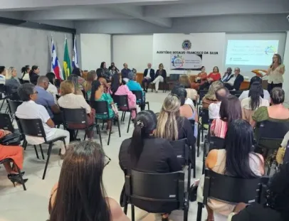 Mucuri reúne educadores e lideranças para planejar os próximos dez anos da educação
