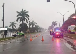 Mulher de 58 anos morre após ser atropelada por carreta na BR-101 em Pedro Canário/ES