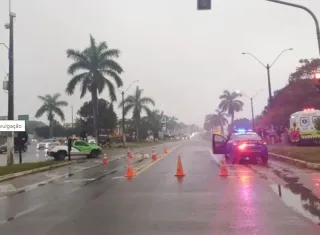 Mulher de 58 anos morre após ser atropelada por carreta na BR-101 em Pedro Canário/ES