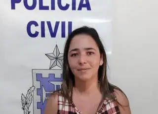 Mulher é apreendida com carro roubado em Posto da Mata
