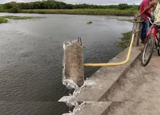 Mulher e criança de 08 anos morrem após carro cair de ponte em Canavieiras