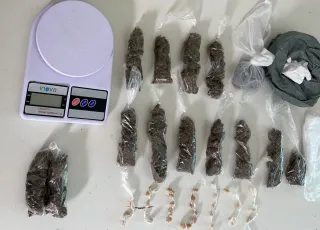 Mulher é presa com drogas em Medeiros Neto