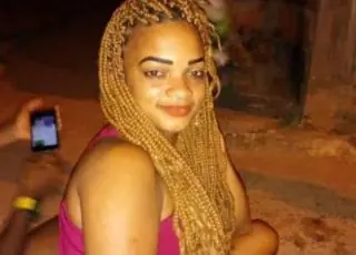 Mulher é encontrada com mãos amarradas e marcas de tiros em frente aos Correios
