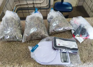 Mulher é presa com cerca de 660g de maconha em Itamaraju