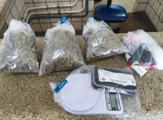 Mulher é presa com cerca de 660g de maconha em Itamaraju
