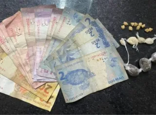Mulher é presa com crack e maconha durante operação da PM em Eunápolis