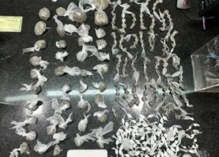 Mulher é presa com grande quantidade de drogas durante abordagem em Eunápolis