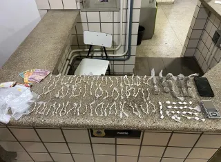 Mulher é presa com grande quantidade de drogas em Itamaraju