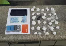 Mulher é presa com cocaína durante ação da CIPE em Prado