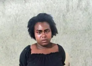 Mulher é presa e droga apreendida em Prado
