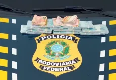 Mulher é presa na BR 116 com R$ 100 mil fixado ao corpo, na Bahia