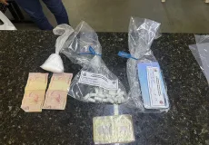 Mulher é presa novamente por tráfico de drogas no bairro Vista Bela em Itamaraju