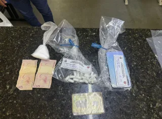 Mulher é presa novamente por tráfico de drogas no bairro Vista Bela em Itamaraju