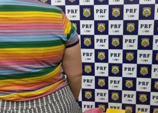 Mulher é presa pela PRF em Vitória da Conquista transportando cocaína para Alagoas