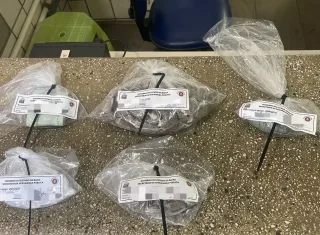 Mulher é presa por tráfico de drogas em Itamaraju