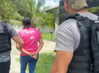 Mulher é presa preventivamente por envolvimento em duplo homicídio em Porto Seguro